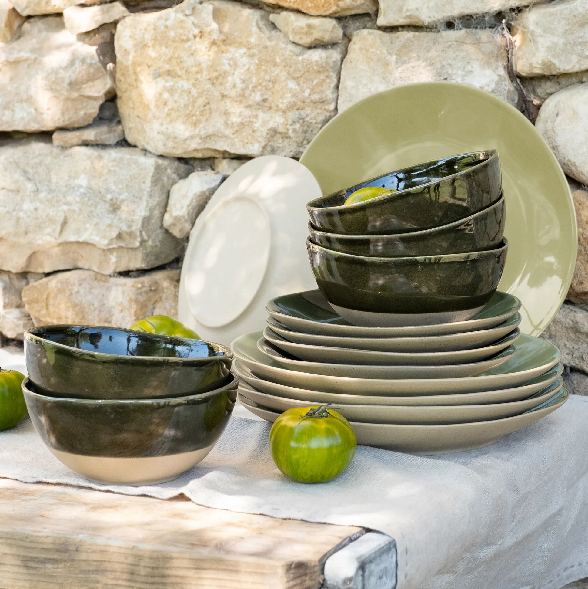 Assiette à dessert organique en grès D21cm - vert cèdre