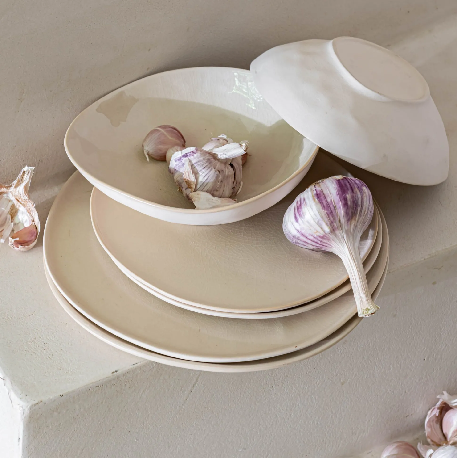 Assiette plate à bord haut en grès D27cm - blanc ventoux