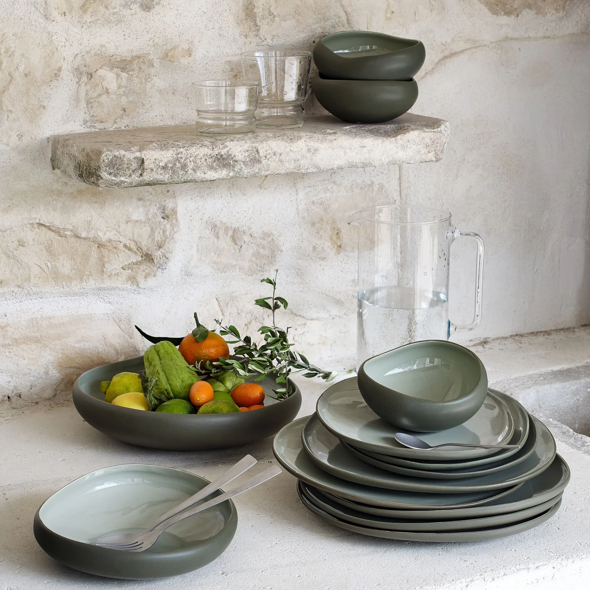 Assiette plate en grès D27cm - vert olivier