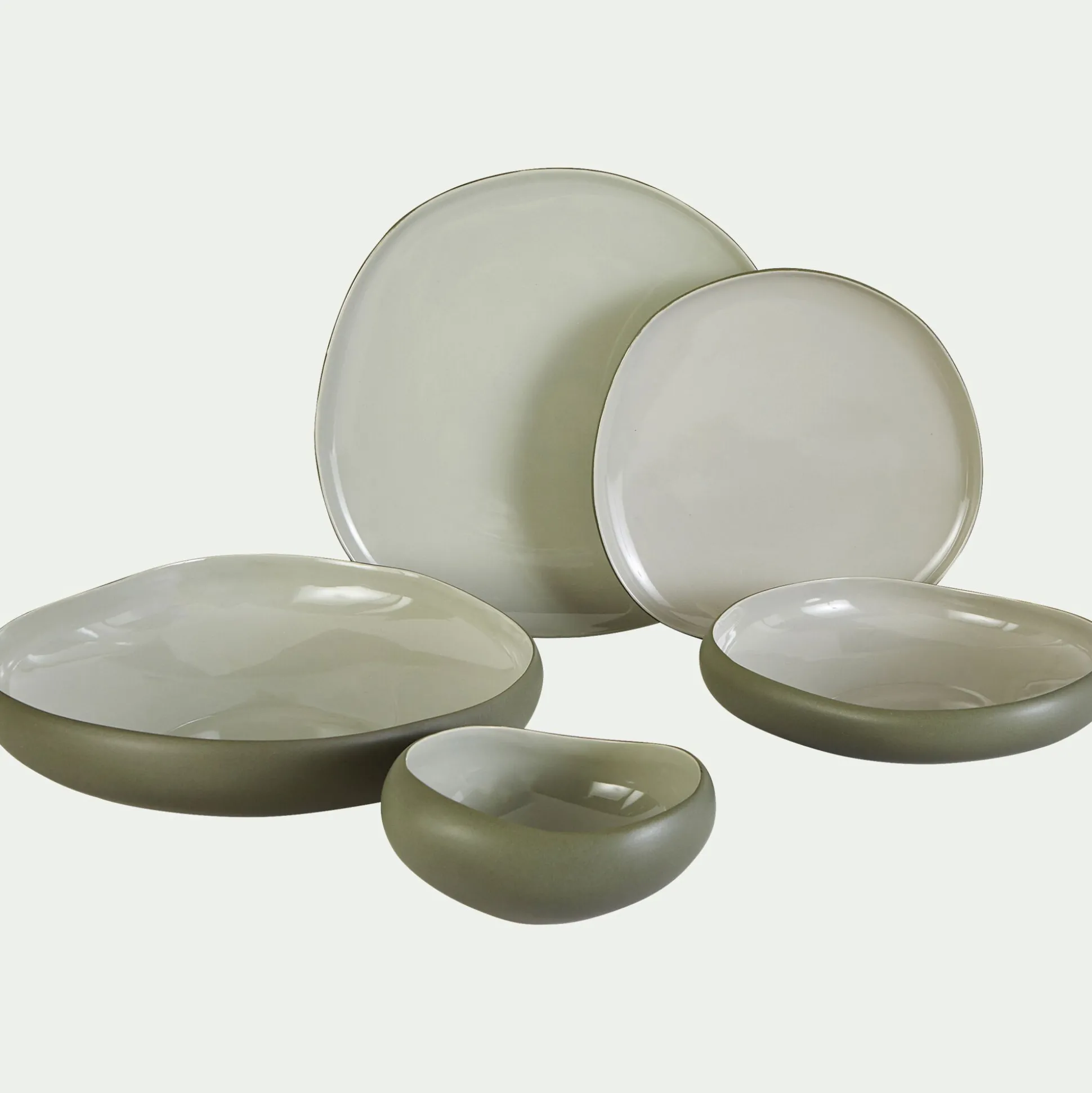 Assiette plate en grès D27cm - vert olivier