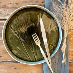 Assiette plate impressions végétales en grès D26cm - vert avocado