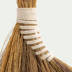Balayette décorative en jonc de mer - naturel