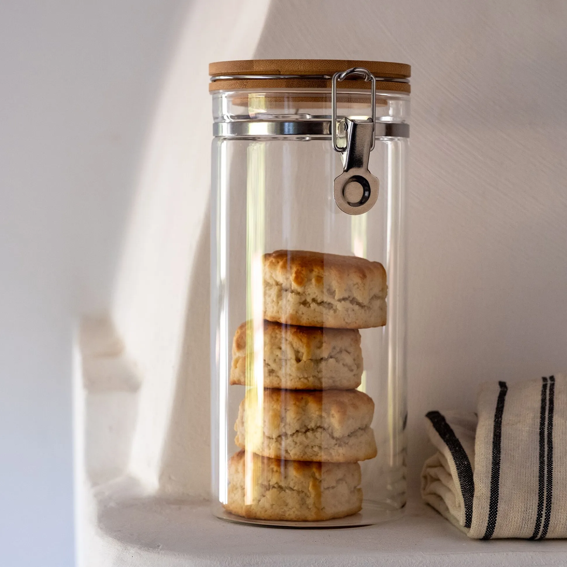 Bocal en verre avec couvercle en bambou 1,4L - transparent