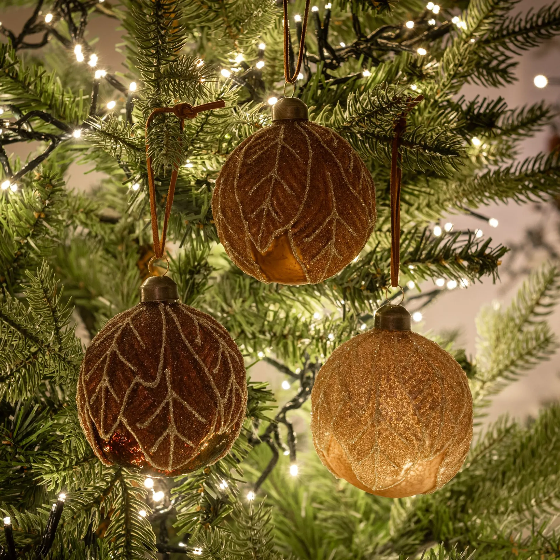 Boule de noël en verre D8cm - vert (modèle aléatoire)