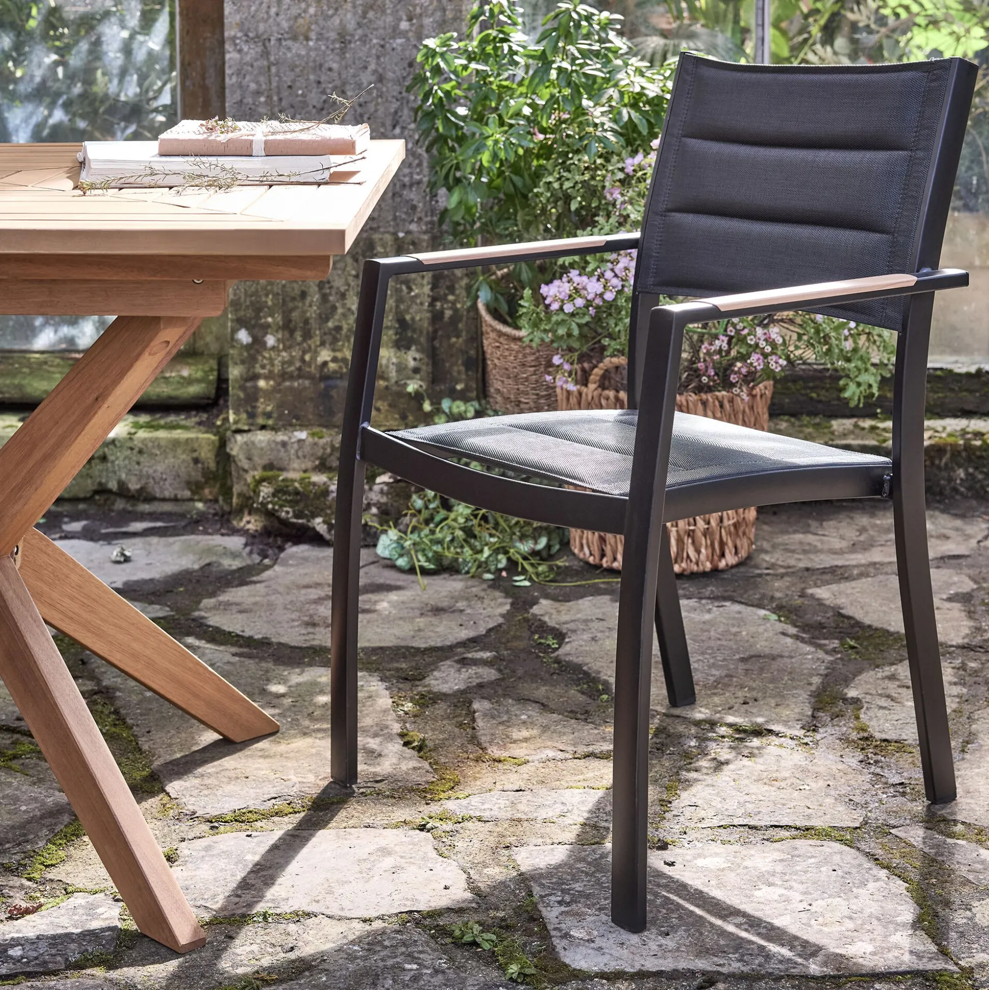 Chaise de jardin avec accoudoirs en aluminium et textilène - noir