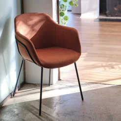 Chaise de repas avec accoudoirs en tissu - brun rustrel