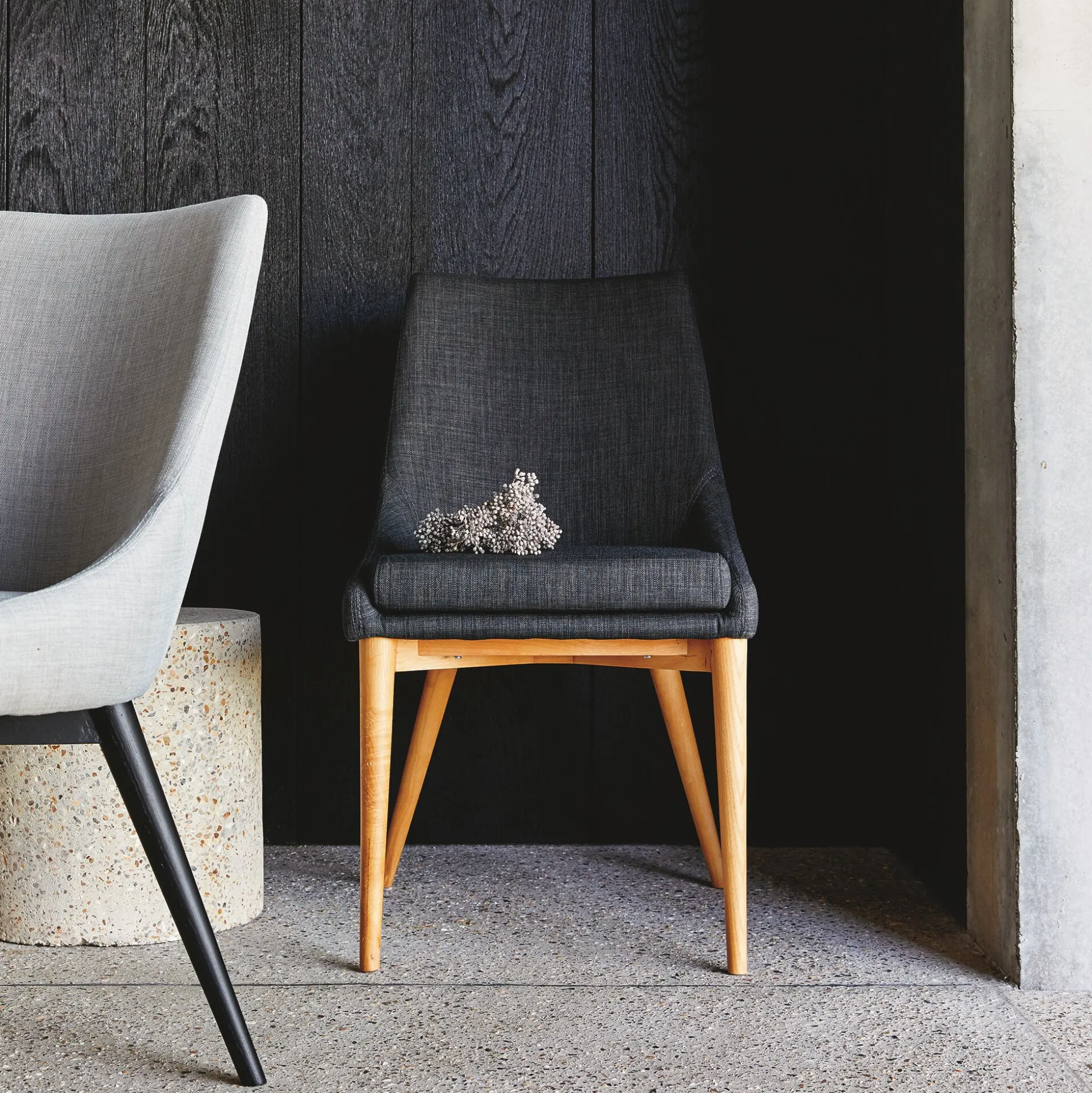 Chaise en tissu - gris foncé