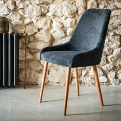 Chaise en tissu effet velours et piètement naturel - noir