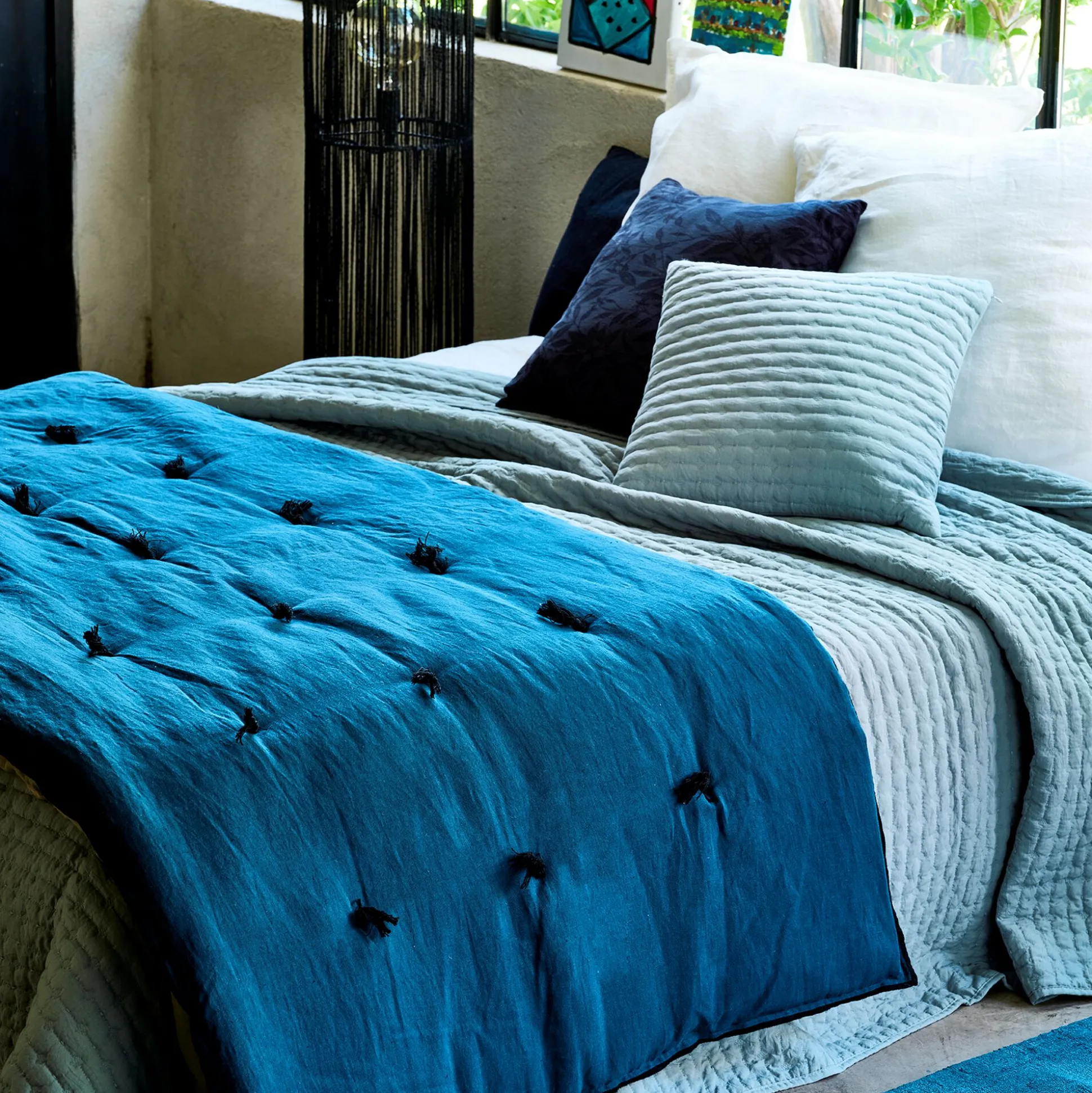 Édredon en lin et coton 100x180cm piquage pompons - bleu figuerolles