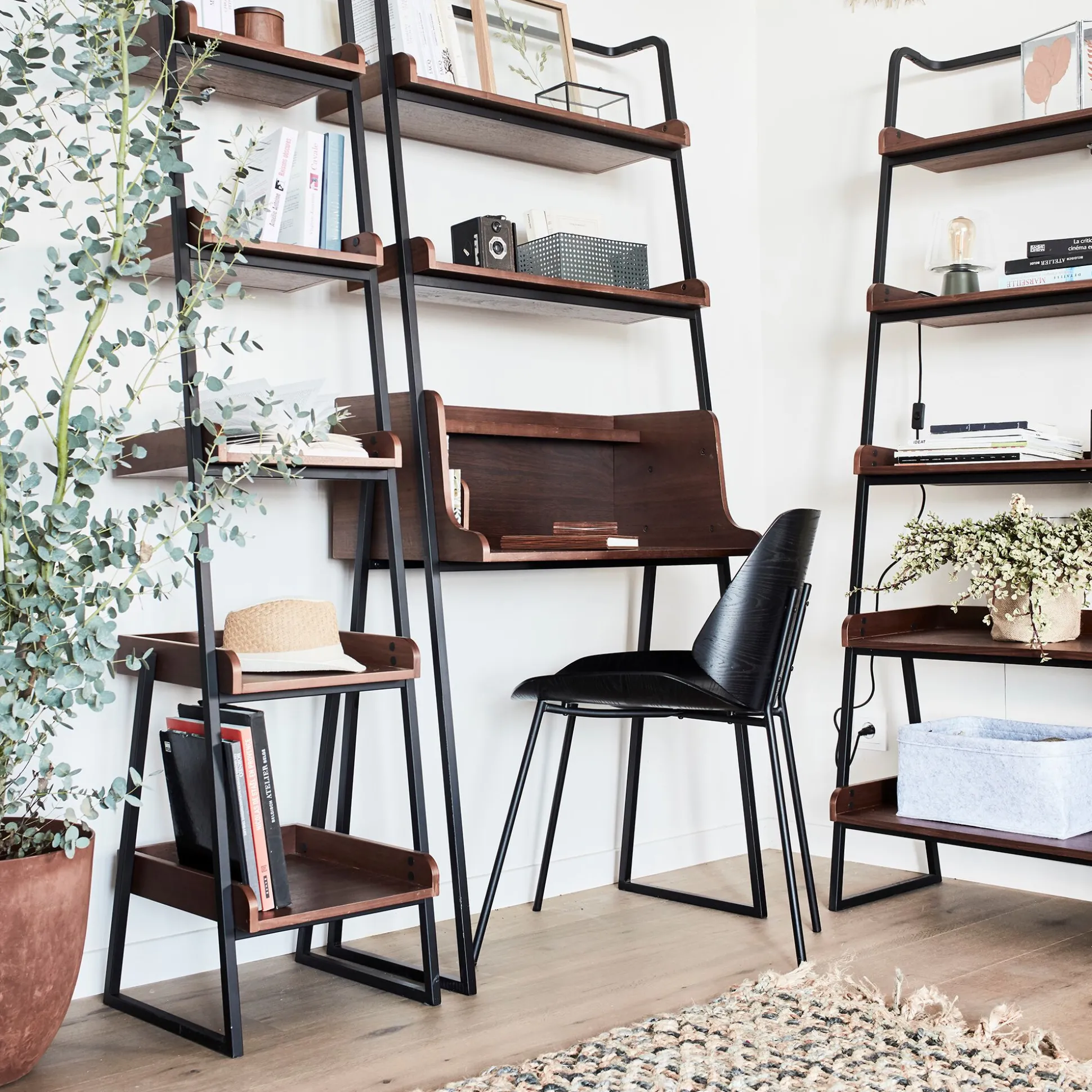 Etagère 5 tablettes plaquée noyer et métal noir - L80cm