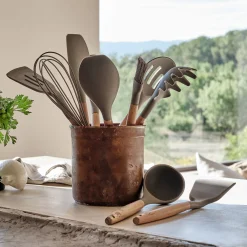 Fouet de cuisine en bois et silicone - brun terre ombre