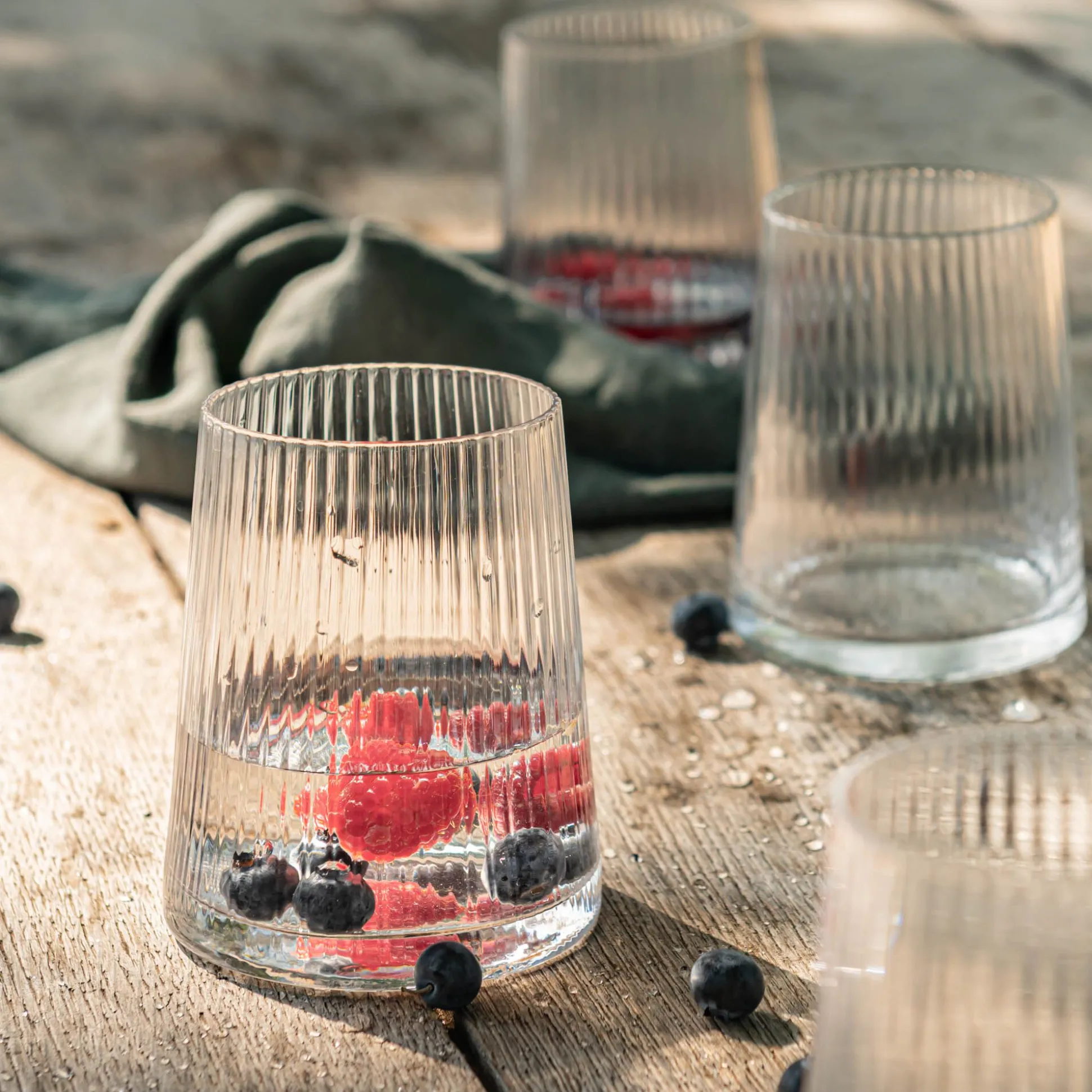 Gobelet en verre strié 39cl - transparent