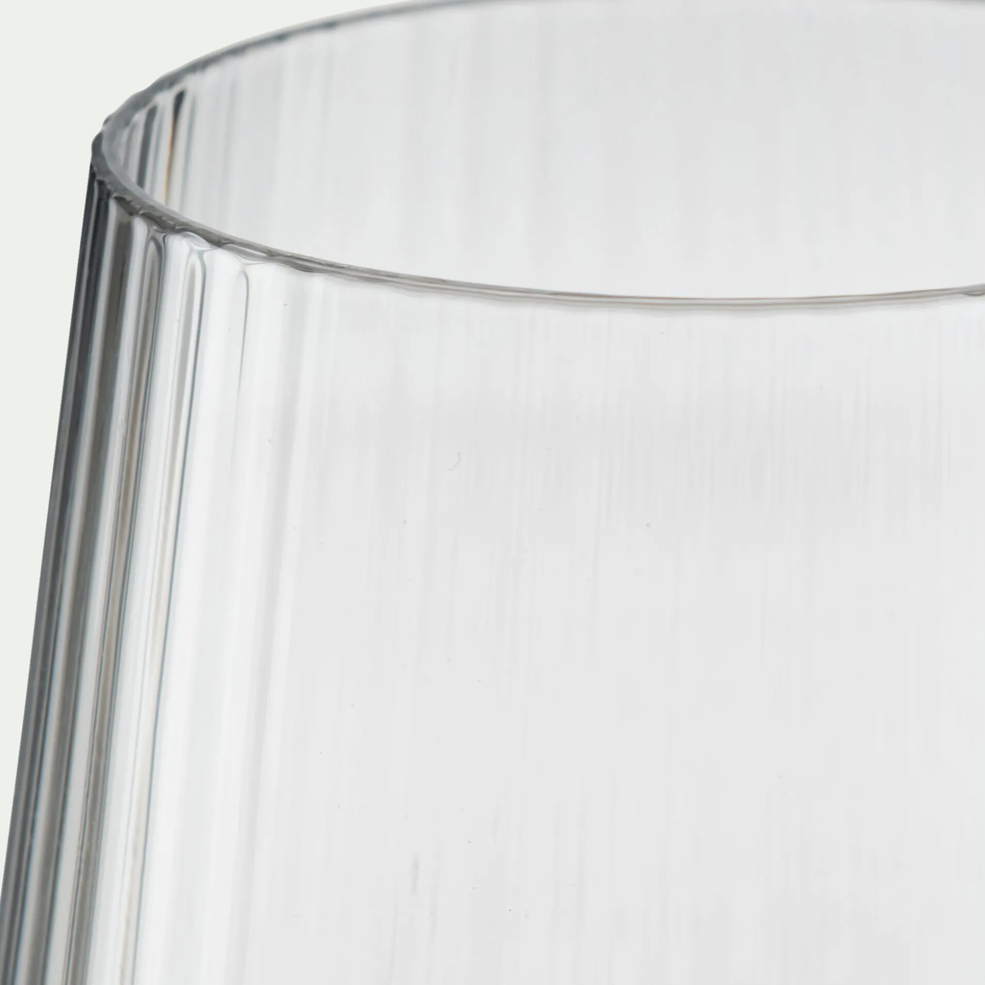 Gobelet en verre strié 39cl - transparent