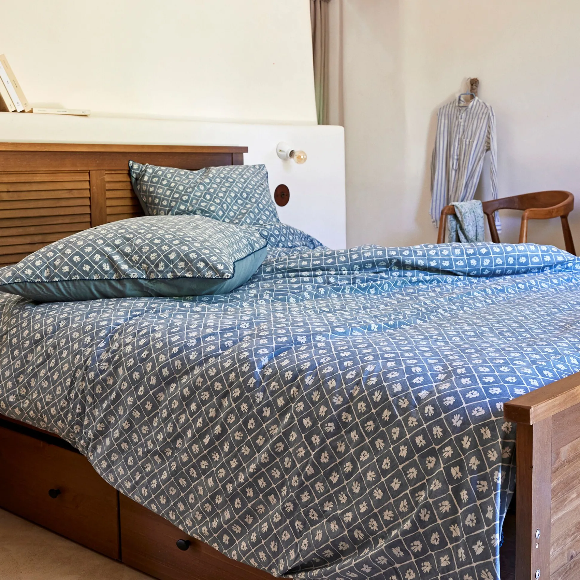 Housse de couette 240x220cm et 2 taies d'oreiller 63x63cm en coton lavé - bleu