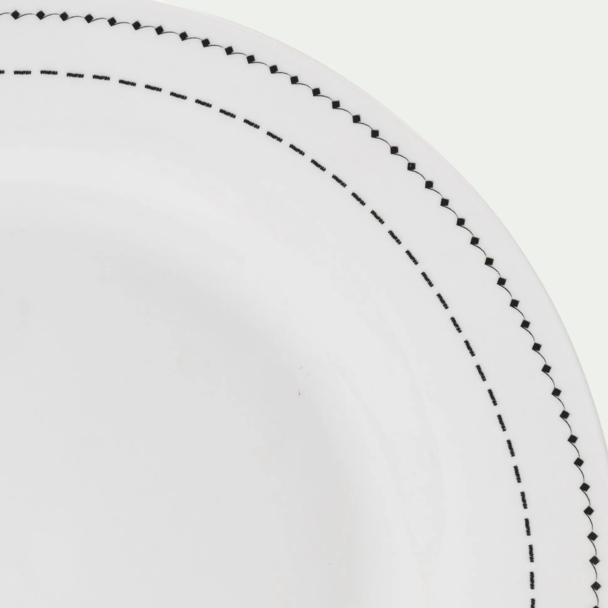Lot de 4 assiettes plates en porcelaine avec liseré noir D27cm - blanc