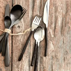 Ménagère 16 pièces en inox et manche noir