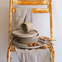 Mug strié en grès 40cl - beige