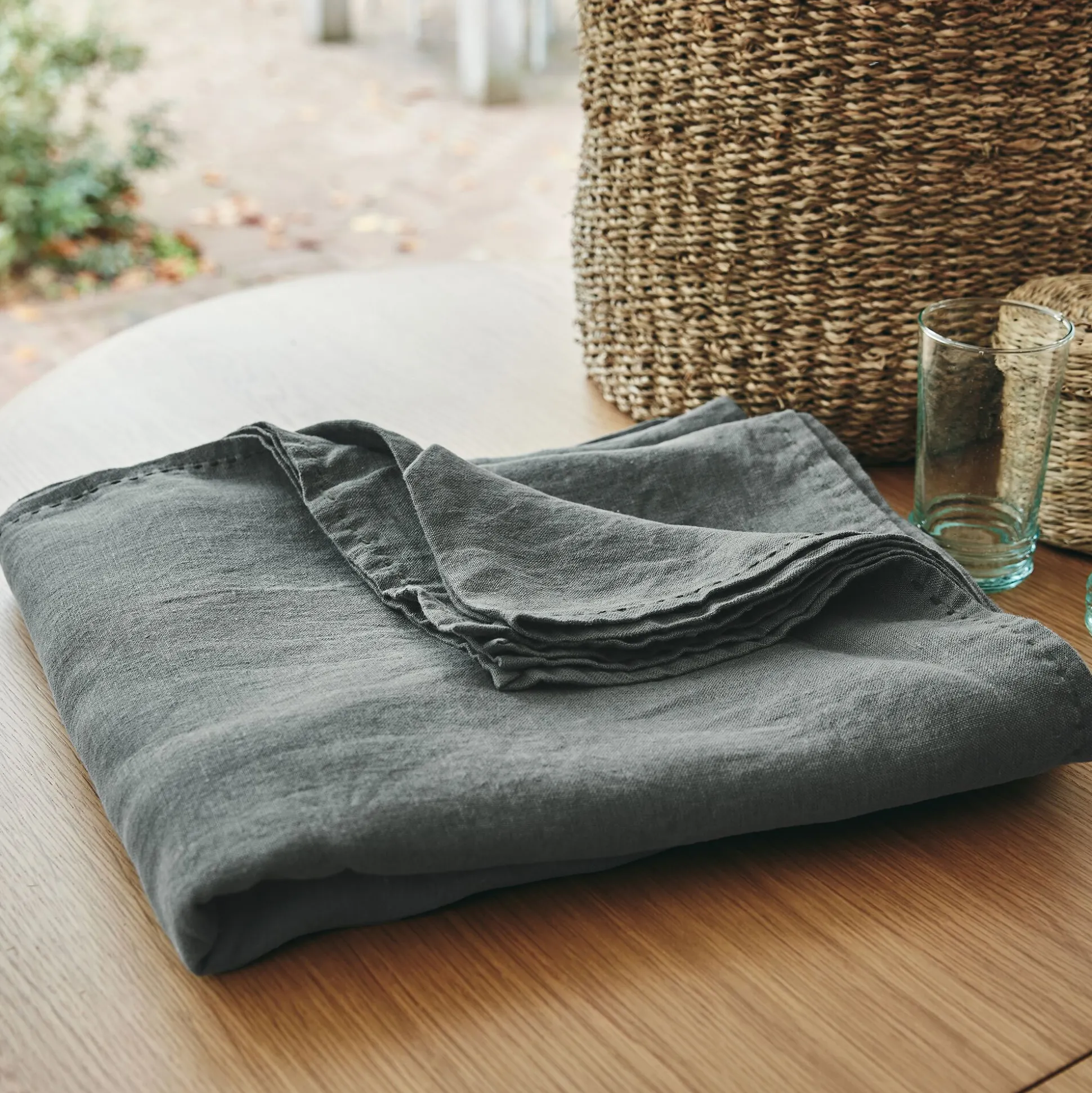 Nappe en lin lavé 150x250cm - vert cèdre