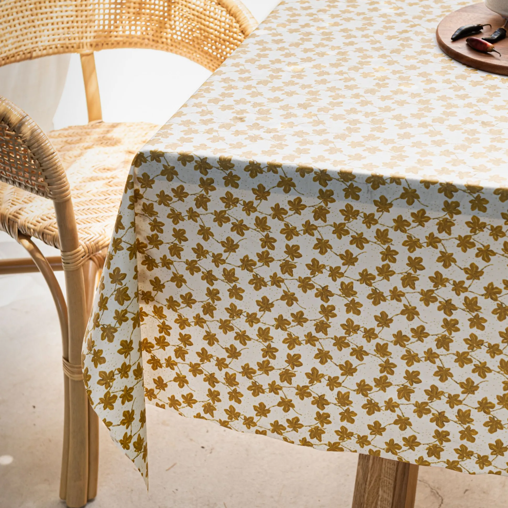 Nappe enduite en coton motif figuier - jaune argan 150x250cm