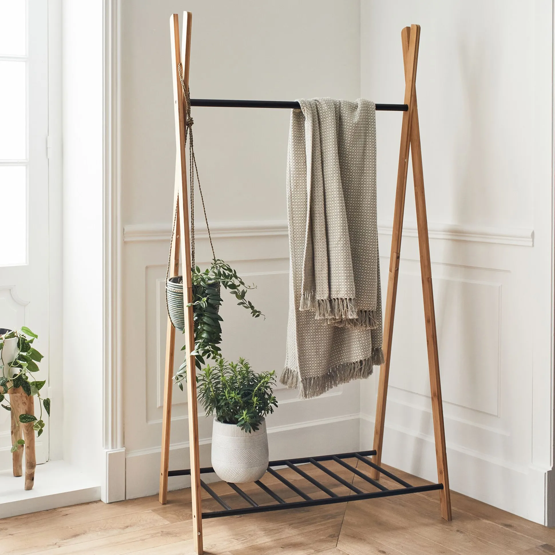 Penderie ouverte à 2 étagères en acier et bambou H173xL93cm - noir