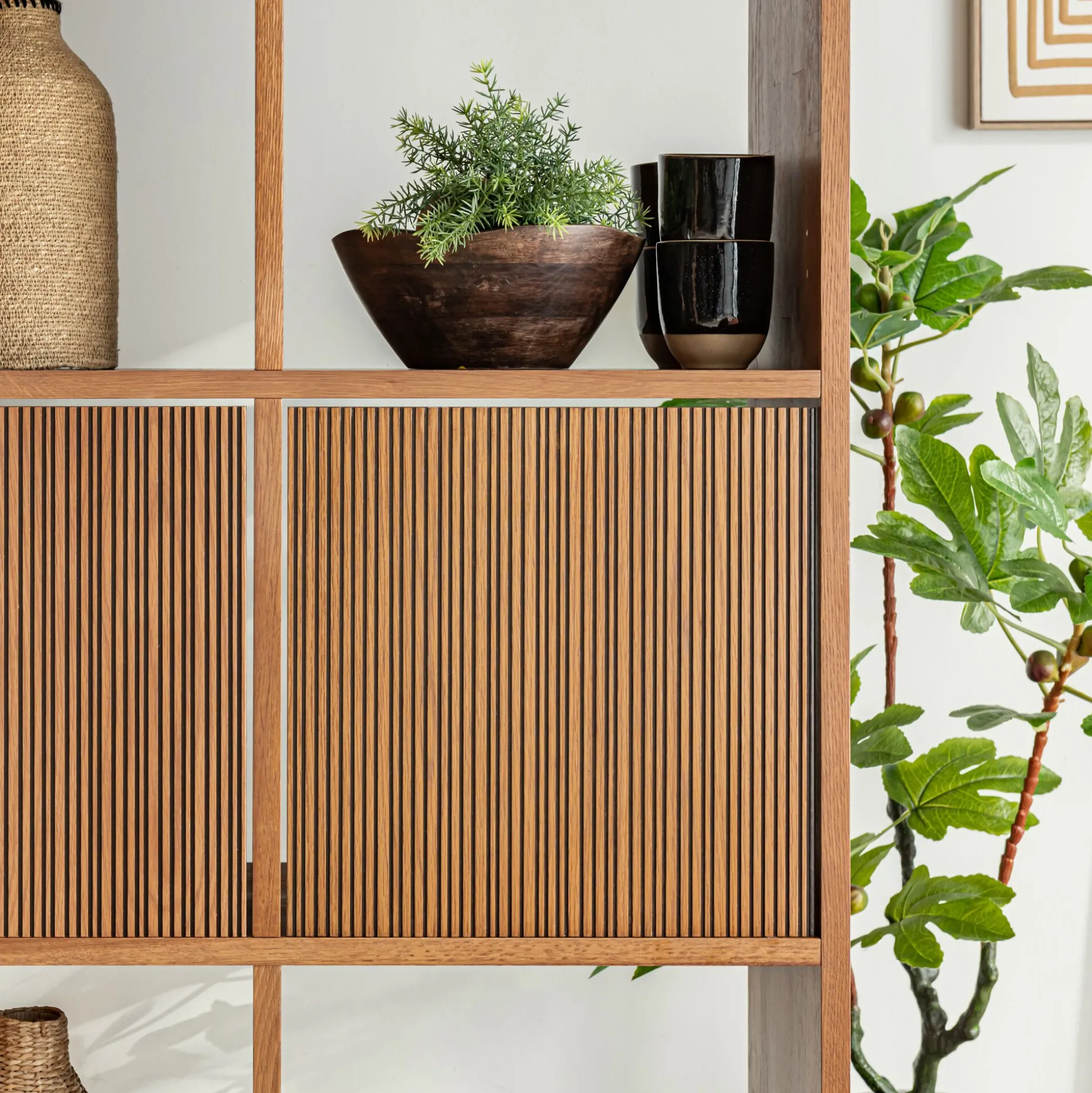 Porte en chêne strié avec fond - bois foncé