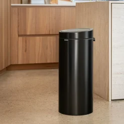 Poubelle Brabantia en acier - noir mat 30L