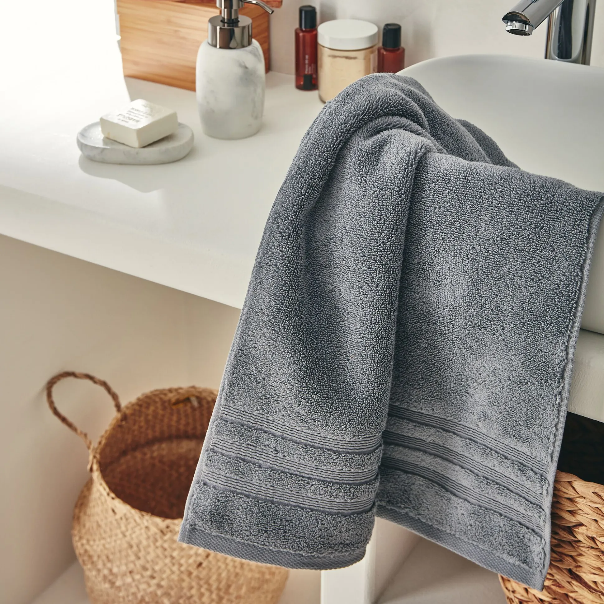Serviette de toilette bouclette en coton - gris anthracite 50x100cm