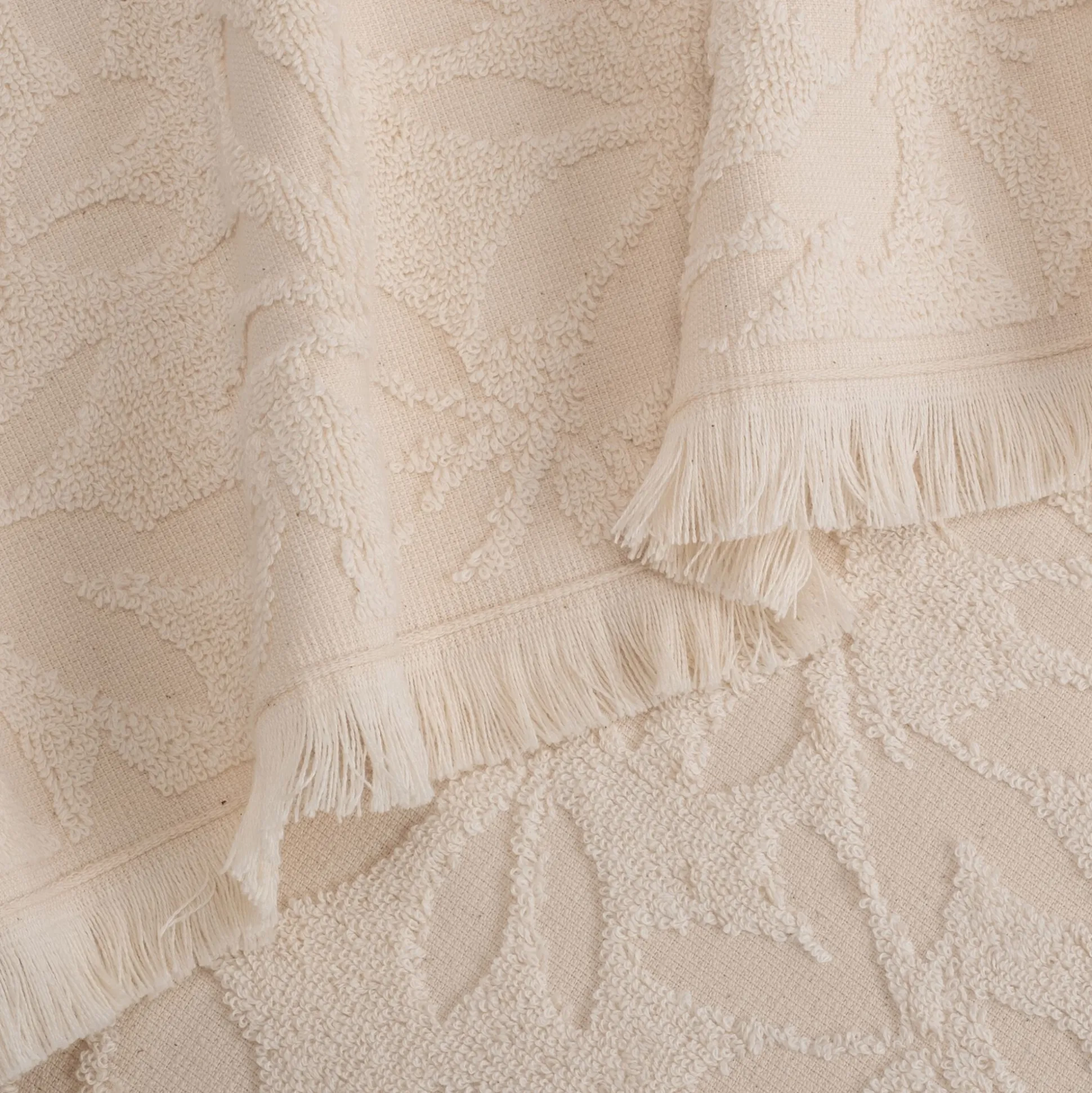 Serviette de toilette en coton motif floral 50x100cm - blanc écru