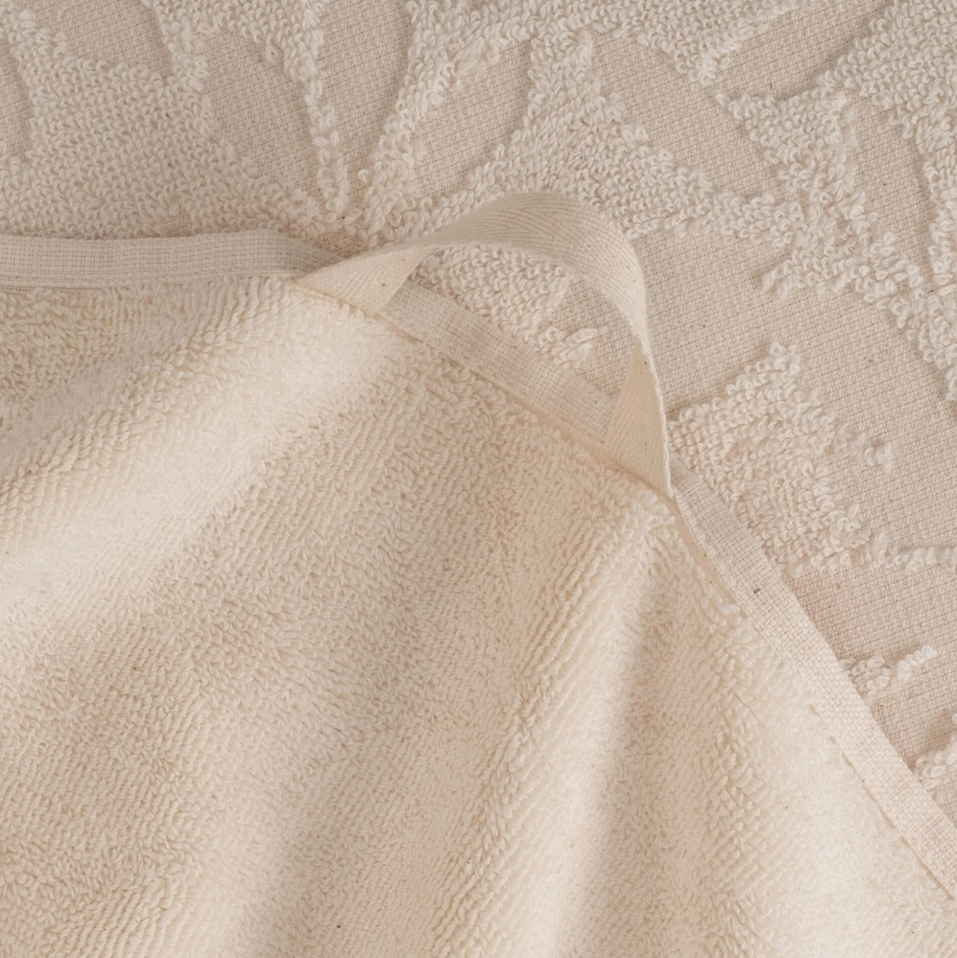 Serviette de toilette en coton motif floral 50x100cm - blanc écru