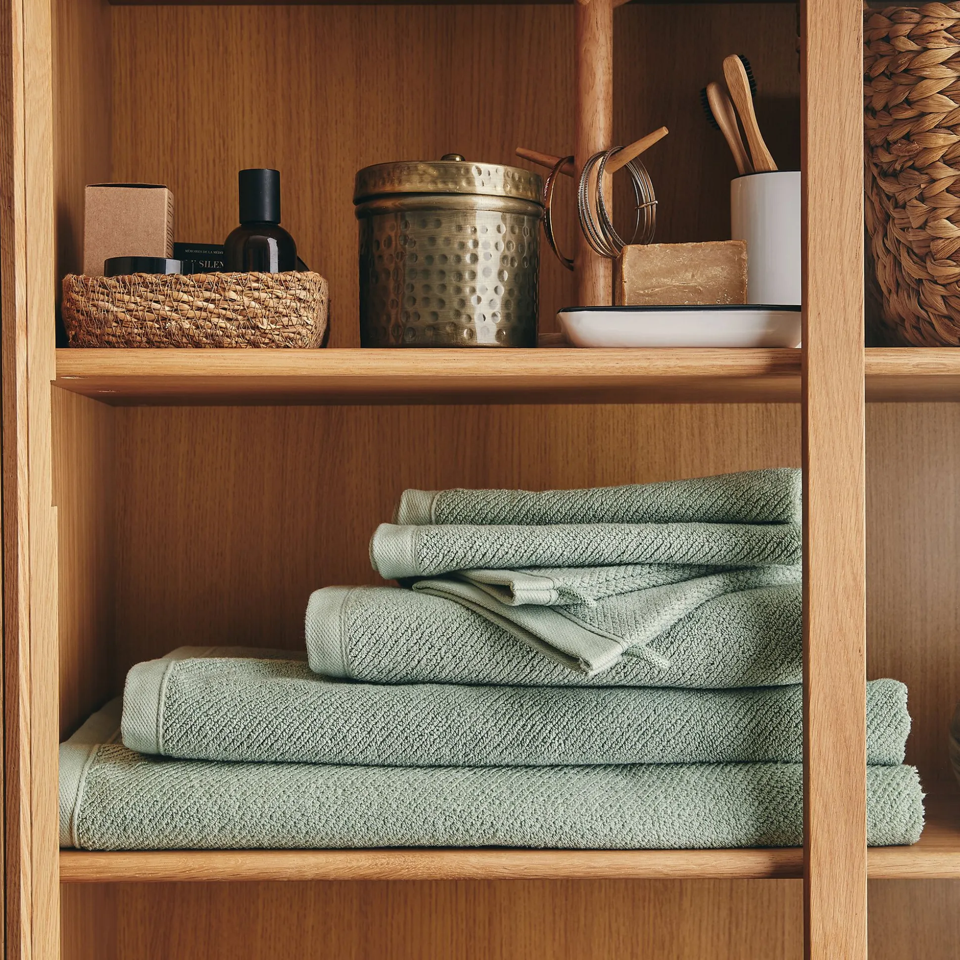 Serviette de toilette en bouclettes de coton bio 50x90cm - vert olivier