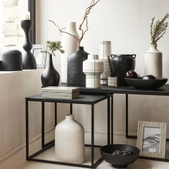 Set de 3 tables basses gigognes en angle en métal - noir