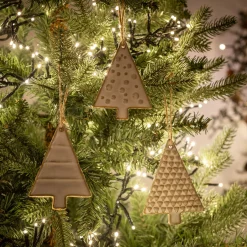 Suspension sapin déco de Noël en porcelaine - naturel (modèle aléatoire)