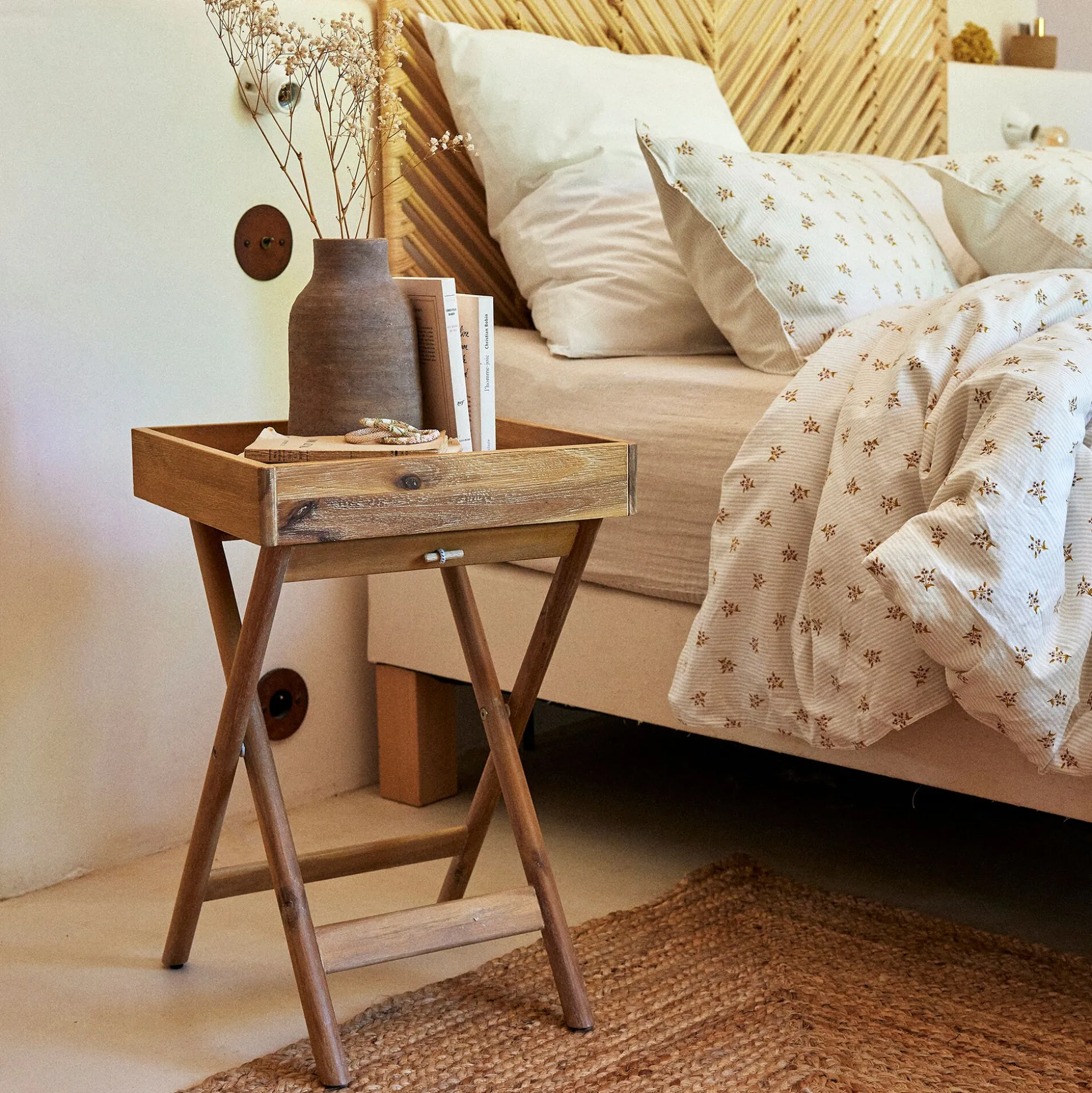 Table de chevet en bois d'acacia massif - bois clair