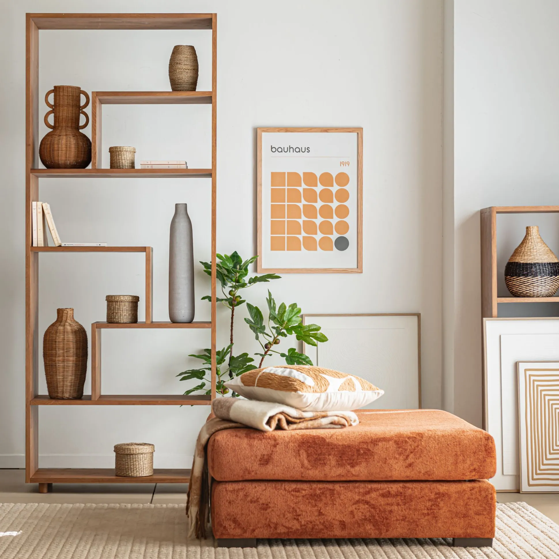 Étagère en forme déstructurée en chêne massif - bois foncé