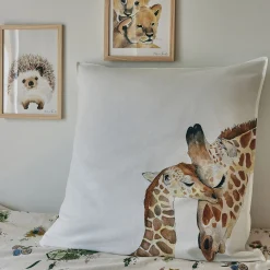 Taie d'oreiller enfant imprimé girafe en coton 63x63cm - marron