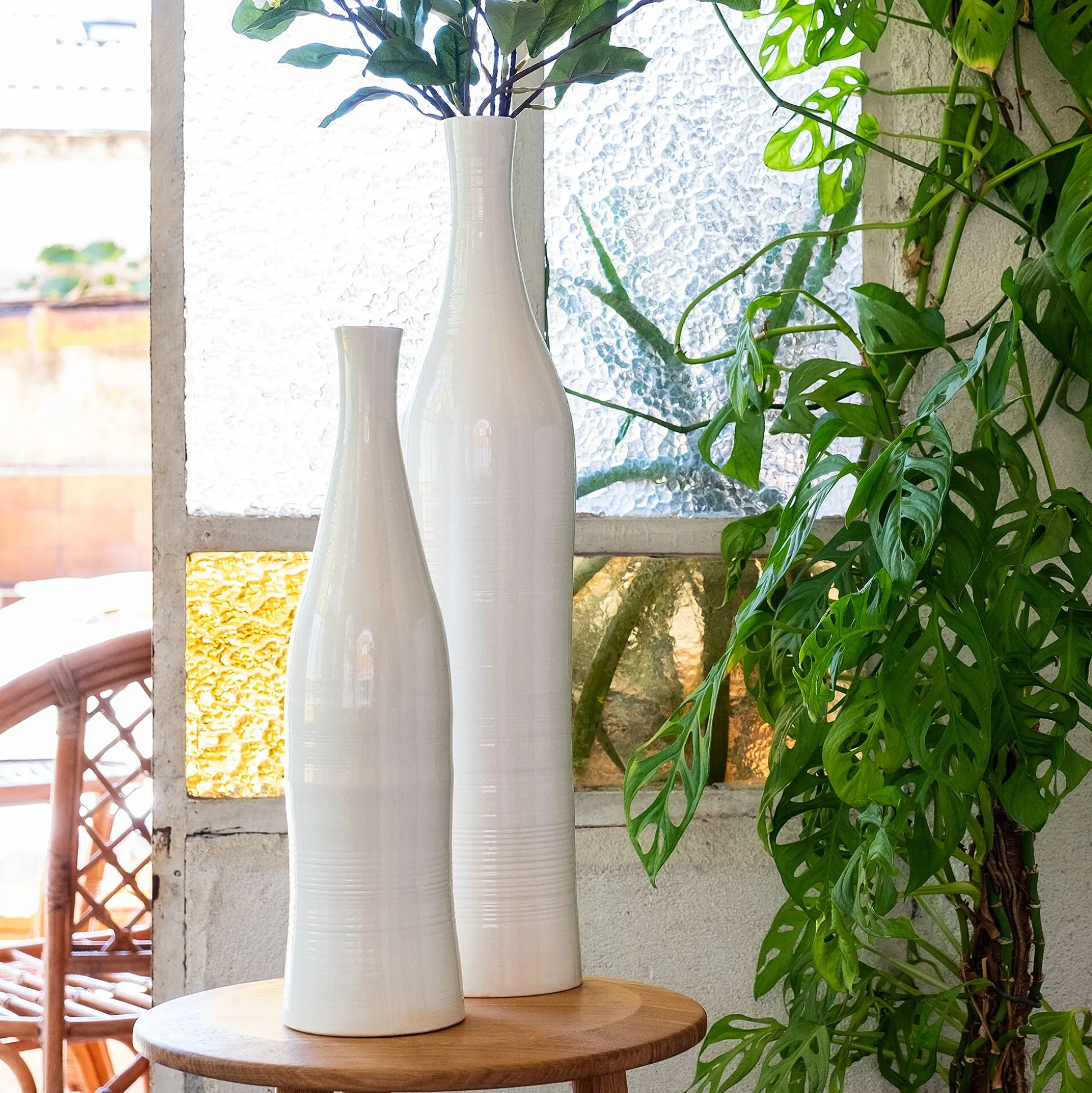 Vase bouteille en faïence H47,5cm - blanc