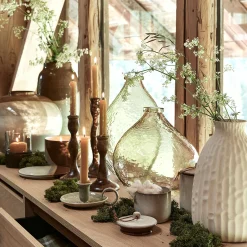 Vase classique en faïence texturée H24cm - blanc