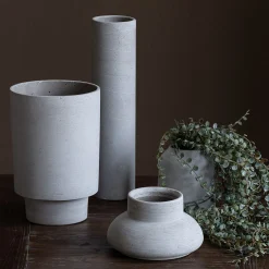 Vase contemporain en polystone effet béton H22cm - gris